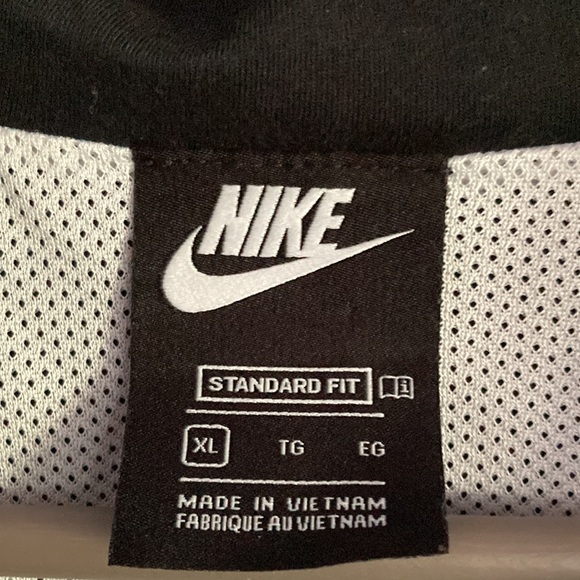Nike unisex windbreaker - Picture 3 of 7